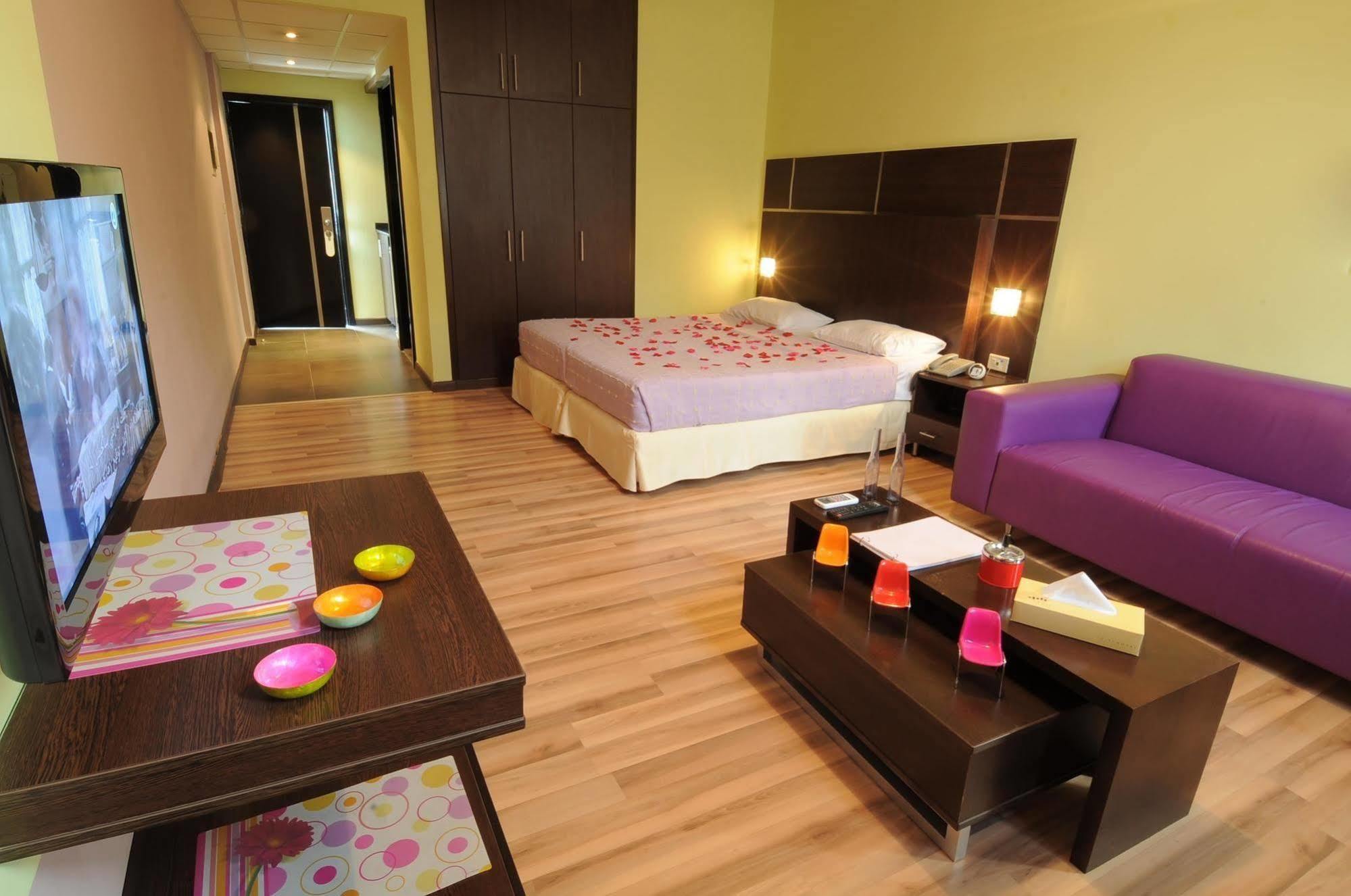 Suite Hotel Merlot - Beirut Bagian luar foto